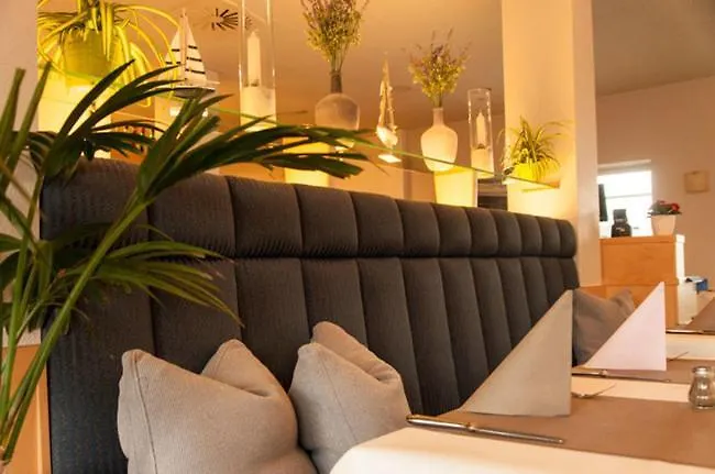 Mueritz-strandhotel Отель 4*